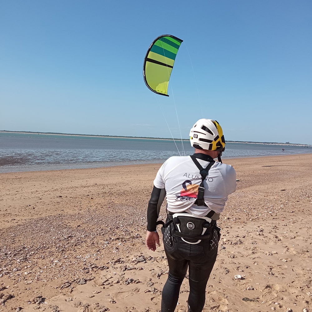 Alumno curso kitesurf Sanlúcar